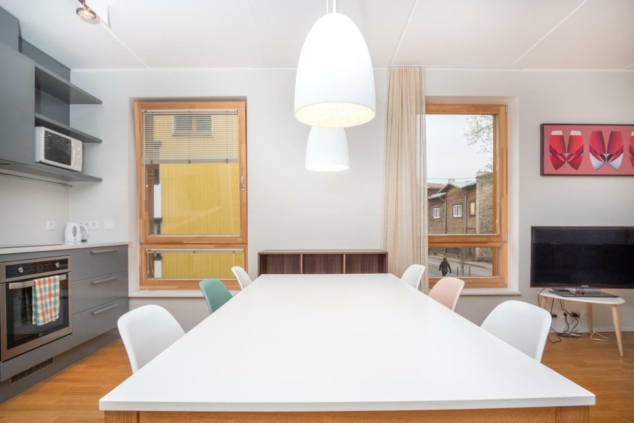 Dream Stay - Stylish Apartment Near Old Town With Free Parking Tallinn Bagian luar foto